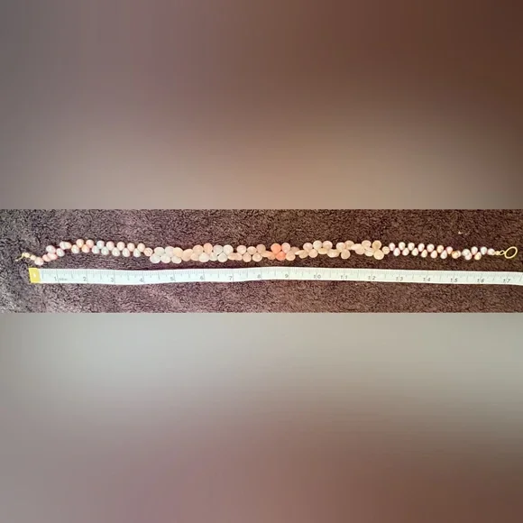 Elegant Pink Pearl & Rose Quartz (faux) Beaded Necklace. - Picture 4 of 4